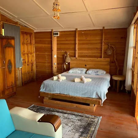 Honey Hill Forest Cabins By The Sea Bed & Breakfast *