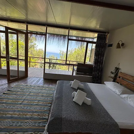 Honey Hill Forest Cabins By The Sea Bed & Breakfast